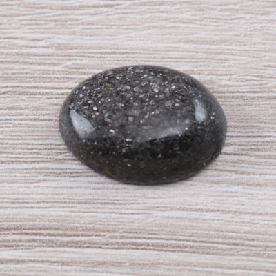 Czarny kamień słoneczny kaboszon owal ok. 20x15 mm KSŁ0117