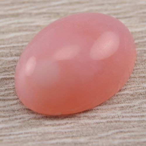 Opal różowy kaboszon owal ok. 14x10 mm OPA1300