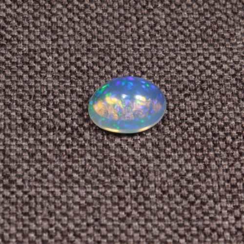 Opal z Etiopii kaboszon ok. 9x7 mm OPA1509