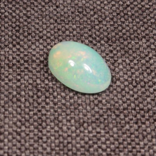 Opal z Etiopii kaboszon ok. 12x8 mm OPA1510