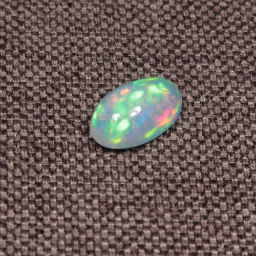 Opal z Etiopii kaboszon ok. 10x6 mm OPA1513