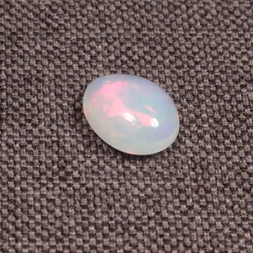 Opal z Etiopii kaboszon ok. 12x9 mm OPA1514
