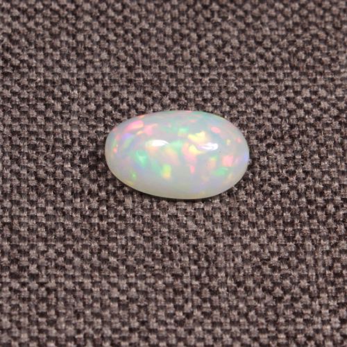 Opal z Etiopii kaboszon ok. 11x7 mm OPA1535