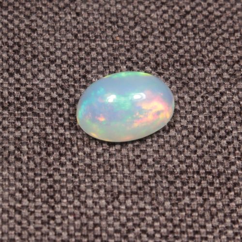 Opal z Etiopii kaboszon ok. 11x8 mm OPA1538