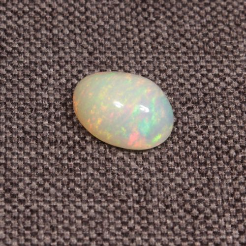 Opal z Etiopii kaboszon ok. 12x9 mm OPA1543