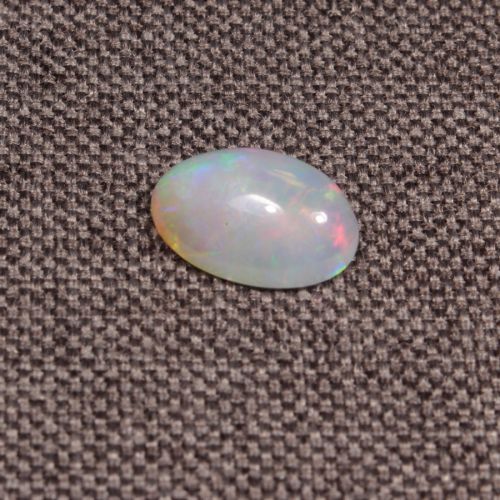 Opal z Etiopii kaboszon ok. 12x8 mm OPA1565