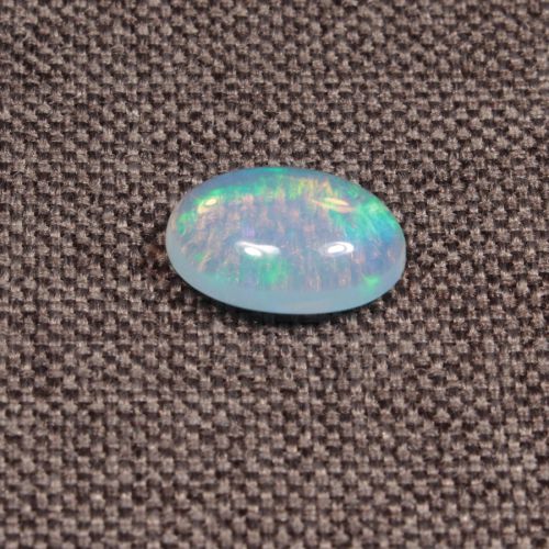 Opal z Etiopii kaboszon ok. 12x9 mm OPA1568
