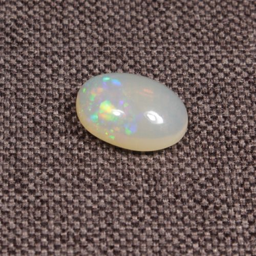 Opal z Etiopii kaboszon ok. 13x9 mm OPA1573