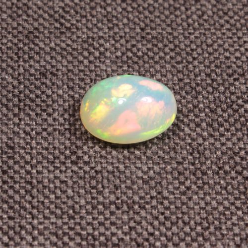 Opal z Etiopii kaboszon ok. 11x9 mm OPA1579