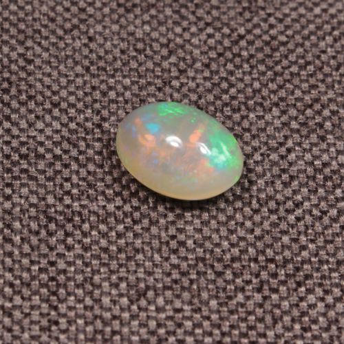 Opal z Etiopii kaboszon ok. 11x8 mm OPA1588