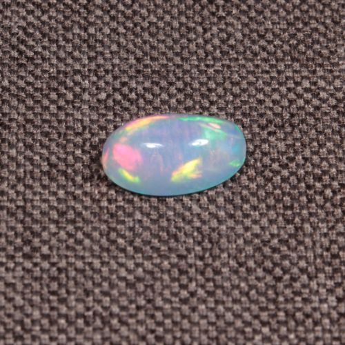 Opal z Etiopii kaboszon ok. 12x8 mm OPA1604