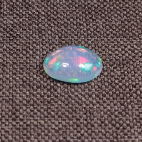 Opal z Etiopii kaboszon ok. 12x9 mm OPA1605
