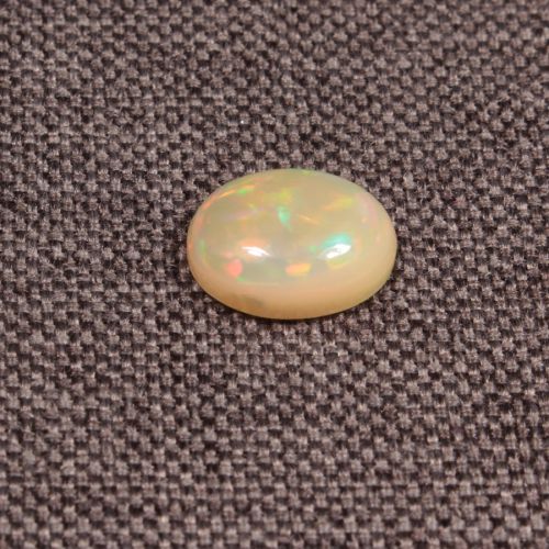 Opal z Etiopii kaboszon ok. 11x9 mm OPA1614
