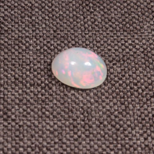 Opal z Etiopii kaboszon ok. 10x8 mm OPA1626