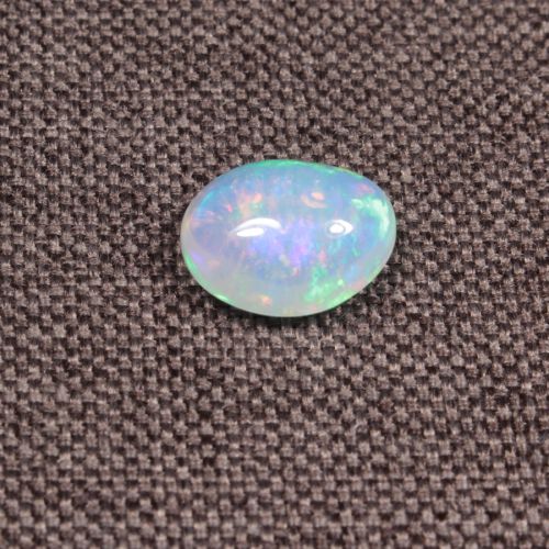 Opal z Etiopii kaboszon ok. 12x10 mm OPA1630