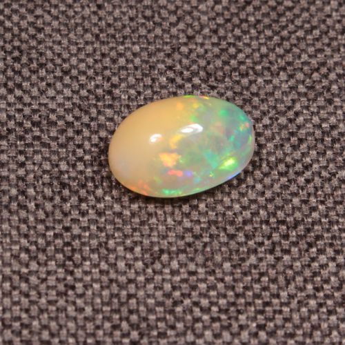 Opal z Etiopii kaboszon ok. 12x9 mm OPA1636