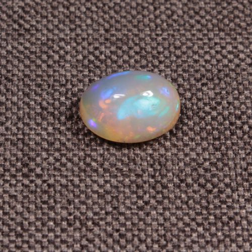 Opal z Etiopii kaboszon ok. 11x8 mm OPA1639