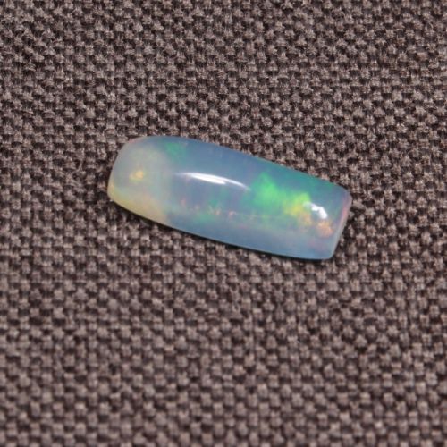 Opal z Etiopii kaboszon ok. 15x5 mm OPA1647
