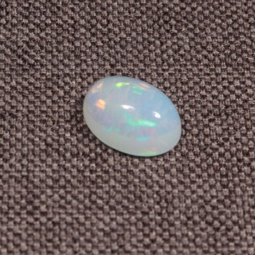 Opal z Etiopii kaboszon ok. 12x9 mm OPA1659