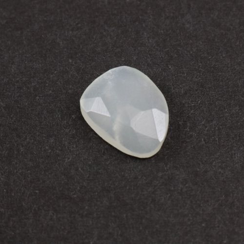 Kamień księżycowy biały satynowy ok. 12x9 mm KKS2440