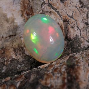 Opal z Etiopii owal kaboszon 9,03 x 7,05 mm OPA0674