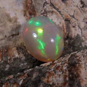Opal z Etiopii owal kaboszon 9,04 x 7,06 mm OPA0687